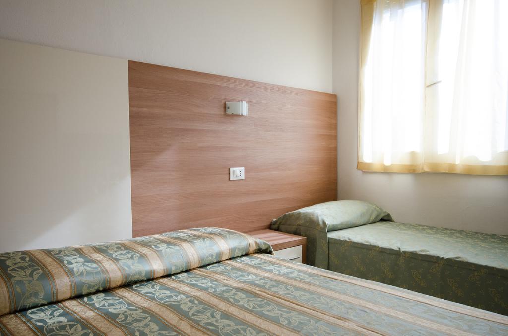 Hotel Vallechiara リド・ディ・サヴィオ エクステリア 写真