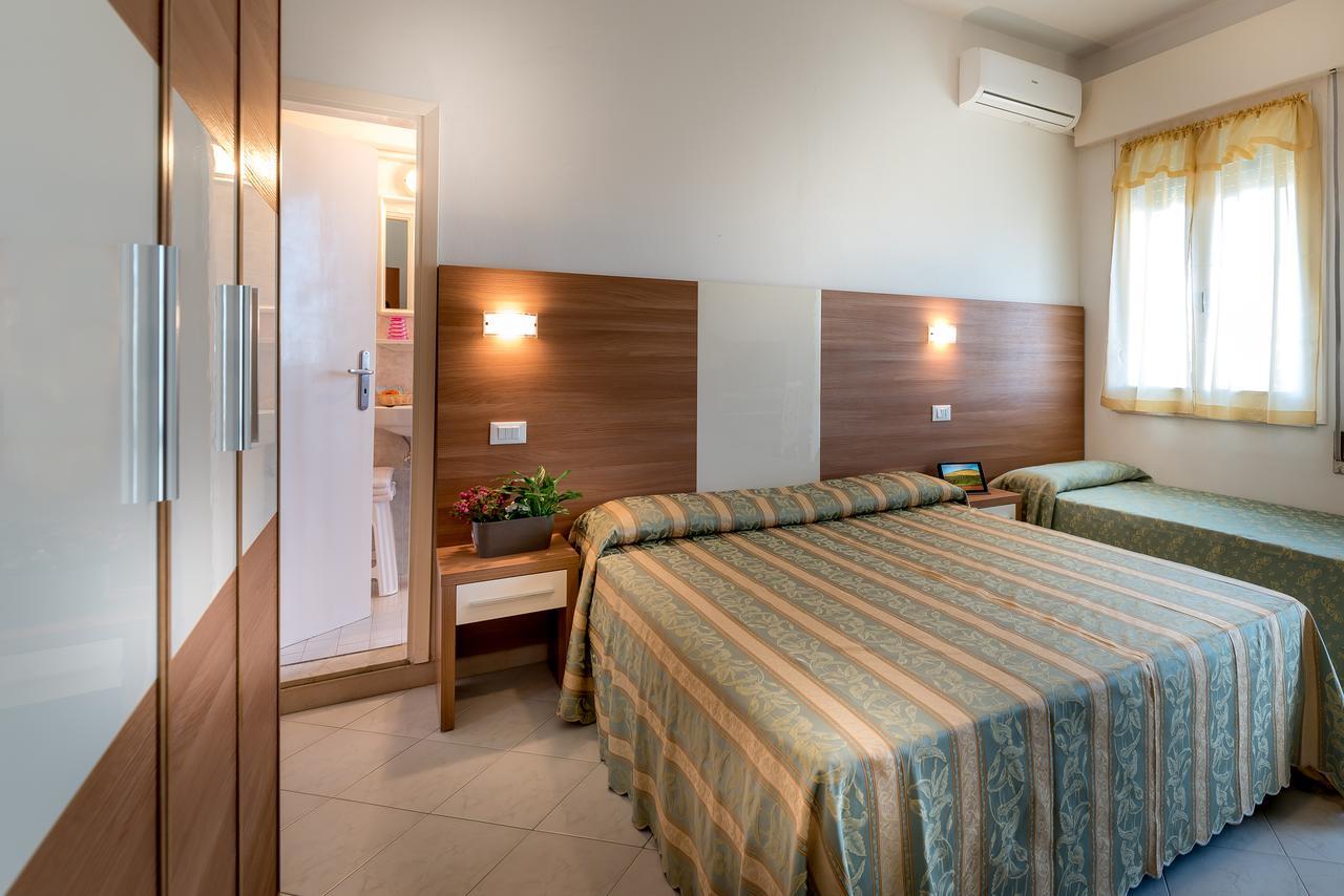 Hotel Vallechiara リド・ディ・サヴィオ エクステリア 写真