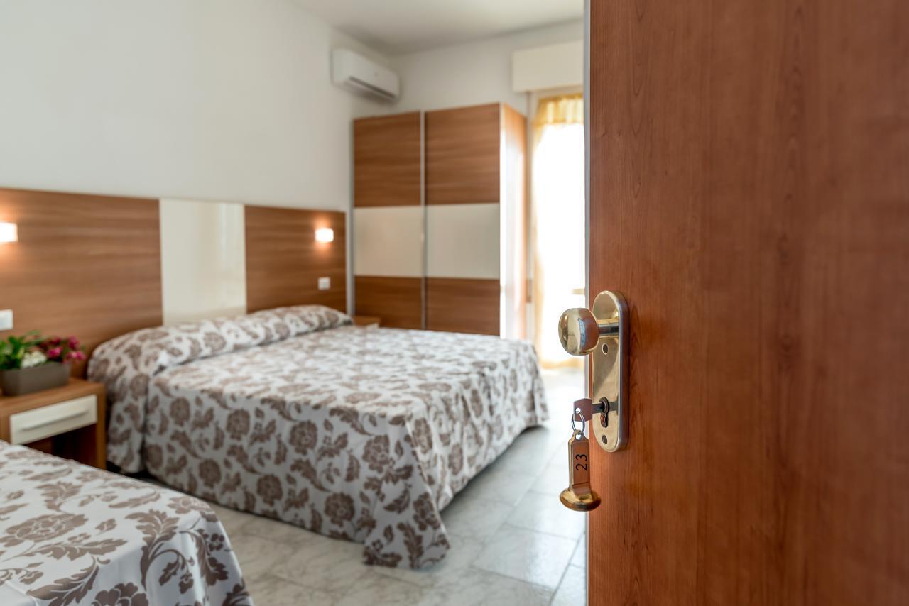Hotel Vallechiara リド・ディ・サヴィオ エクステリア 写真
