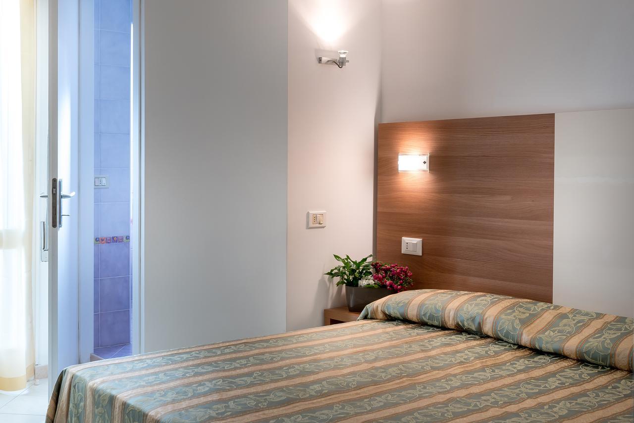 Hotel Vallechiara リド・ディ・サヴィオ エクステリア 写真