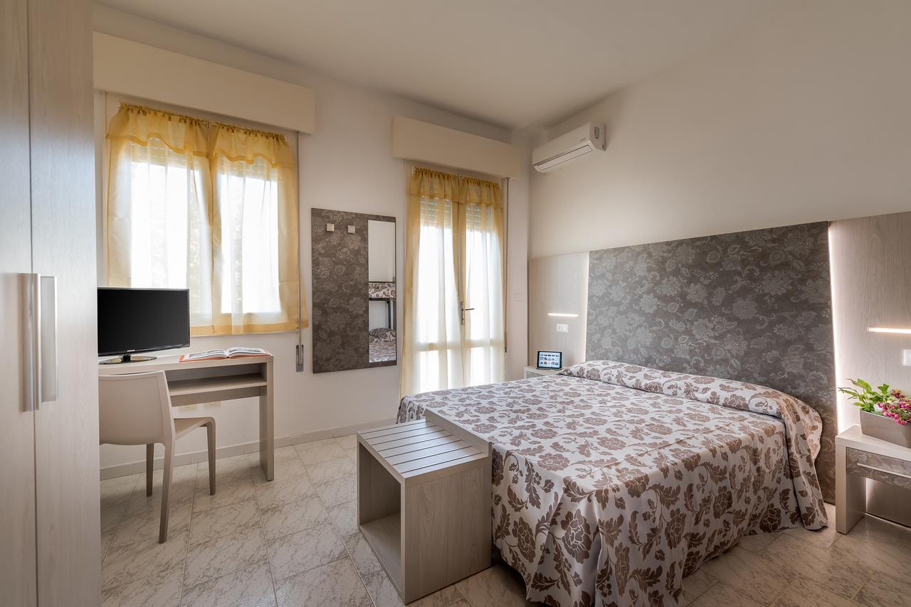 Hotel Vallechiara リド・ディ・サヴィオ エクステリア 写真