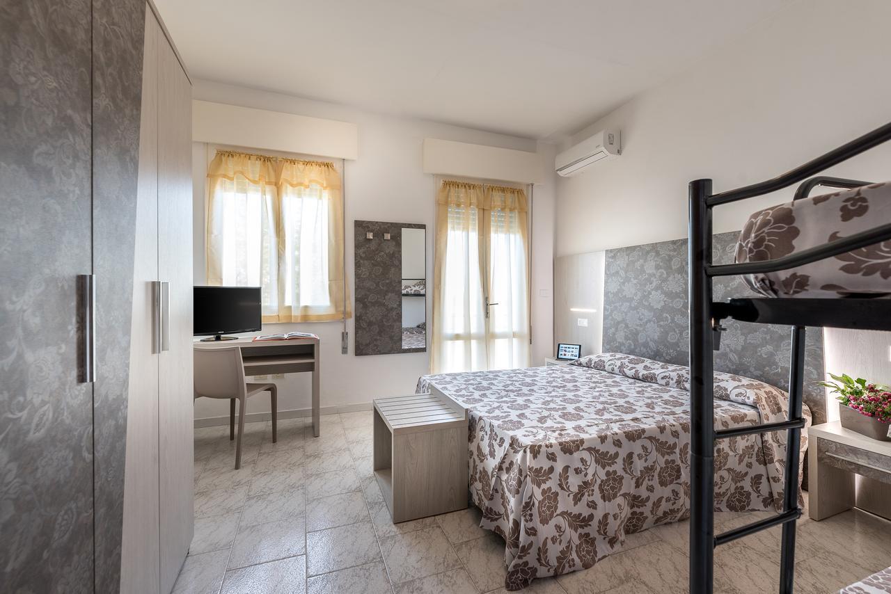 Hotel Vallechiara リド・ディ・サヴィオ エクステリア 写真
